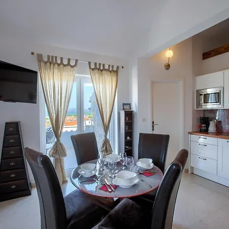 In With Pool And Sea Views Murter