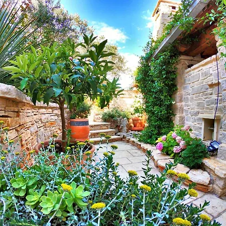 In With Pool And Sea Views Murter