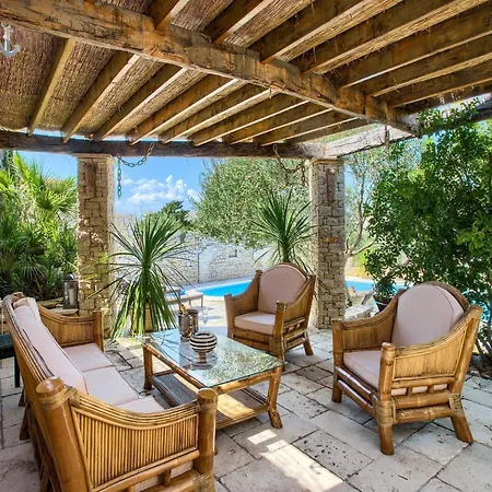 In With Pool And Sea Views *