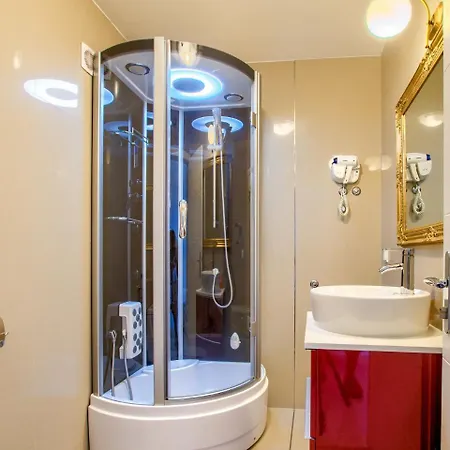 In With Pool And Sea Views Murter