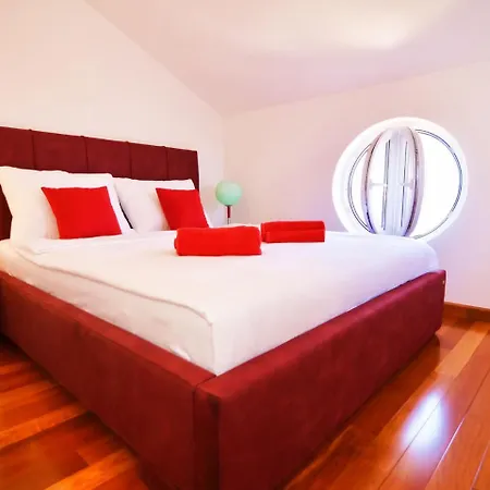 In With Pool And Sea Views Apartment Murter