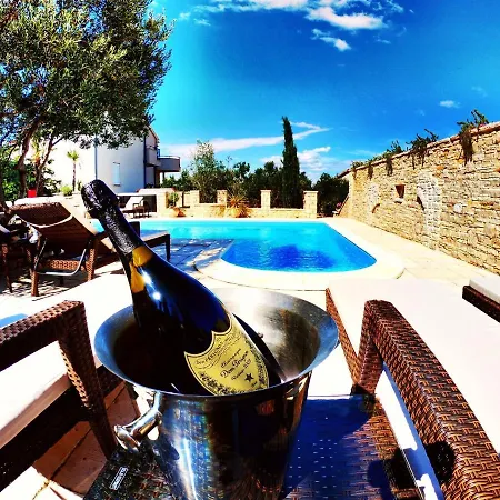 In With Pool And Sea Views Apartment