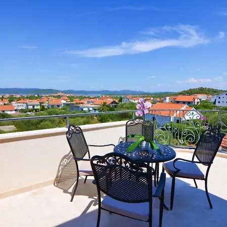 In With Pool And Sea Views Apartment Murter